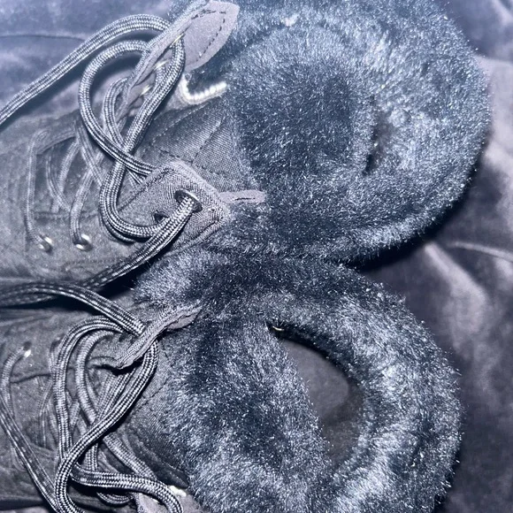 L.L. Bean Black Ankle Boots with Fur Lining - Picture 2 of 3